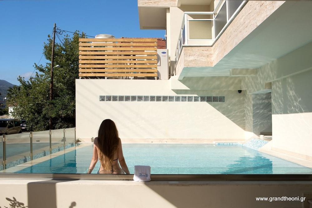 แกรนด์ ทีโอนี บูติก โฮเทล แอนด์ สปา Hotel วาซีลีกี ภายนอก รูปภาพ