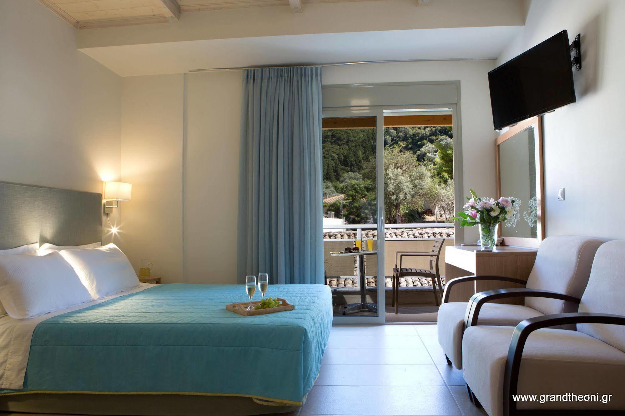 แกรนด์ ทีโอนี บูติก โฮเทล แอนด์ สปา Hotel วาซีลีกี ภายนอก รูปภาพ